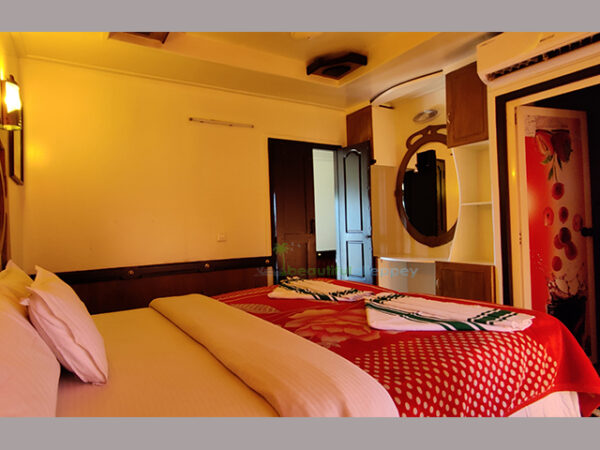 1-bedroom-house-boat