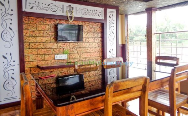 Deluxe houseboat alleppey