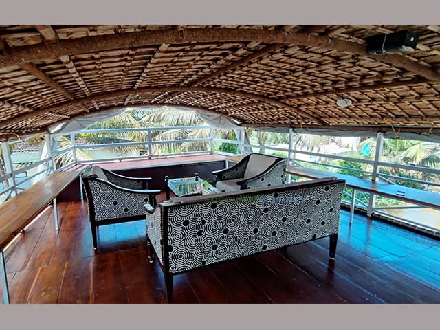 houseboat with upper deck