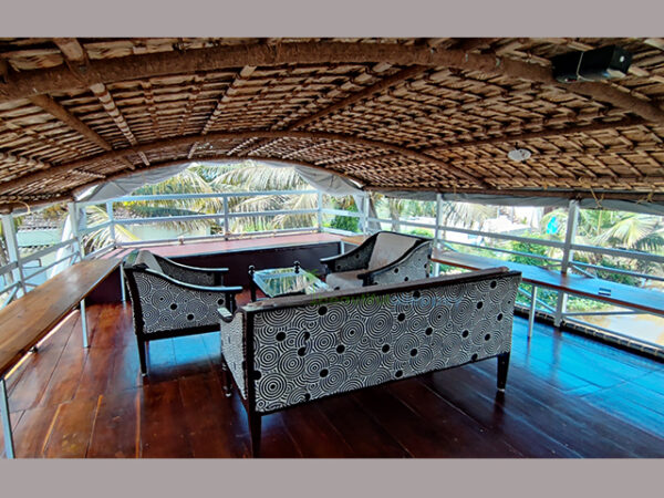 houseboat with upper deck
