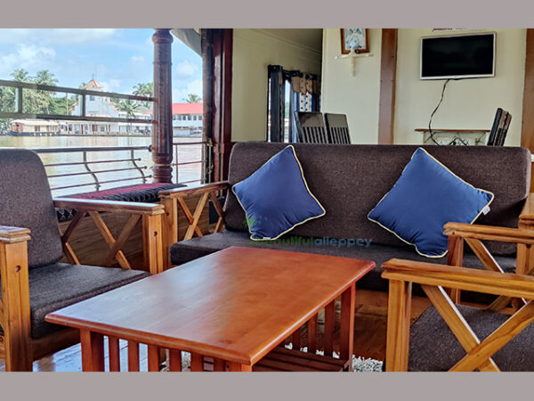 1-bedroom-houseboat