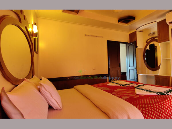 onebedroomhouseboat