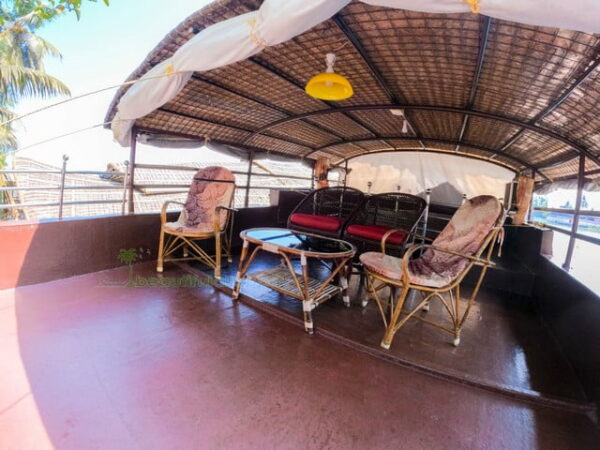 Upper deck