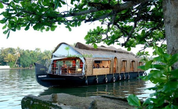 Super Deluxe houseboat