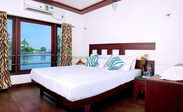 3-bed-boat-house