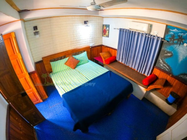 two-bedroom-houseboat