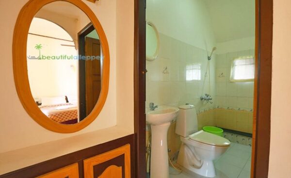 Three Bedroom Deluxe A/C Houseboat Id: HHM03 - Image 7