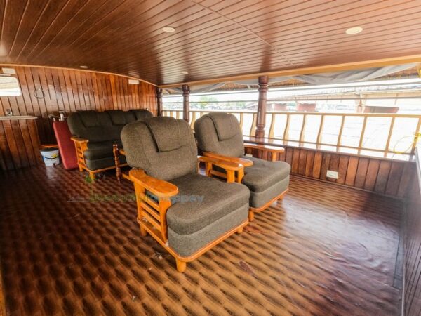 Upper deck one bedroom
