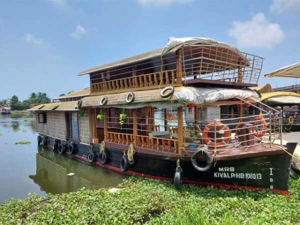 1-bedroom-houseboat