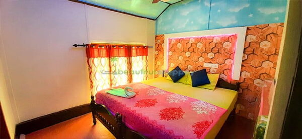 Kerala houseboat bedroom