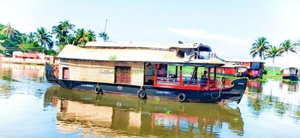 One-Bedroom-houseboat