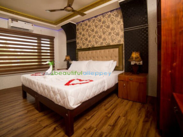 luxury-4-bed-boat