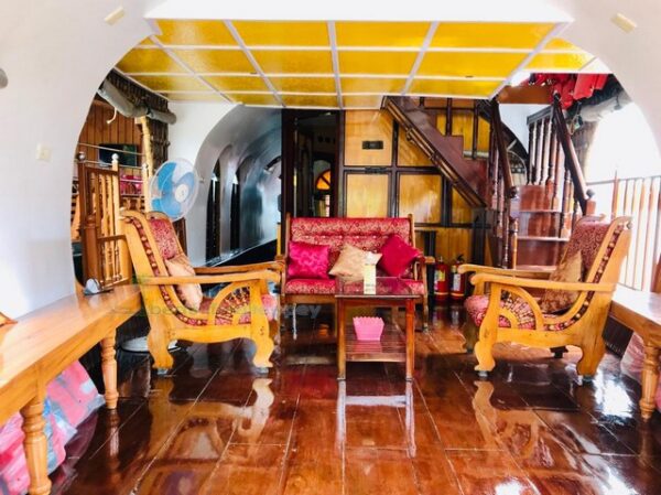 One Bedroom Traditional Houseboat Code: DCRU - Image 3