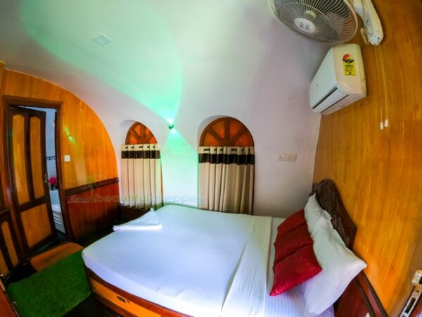1bedroom-houseboat