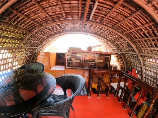 houseboat-upper-decl
