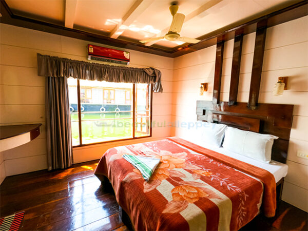 One Bedroom Deluxe Houseboat Code: DIV01 - Image 4