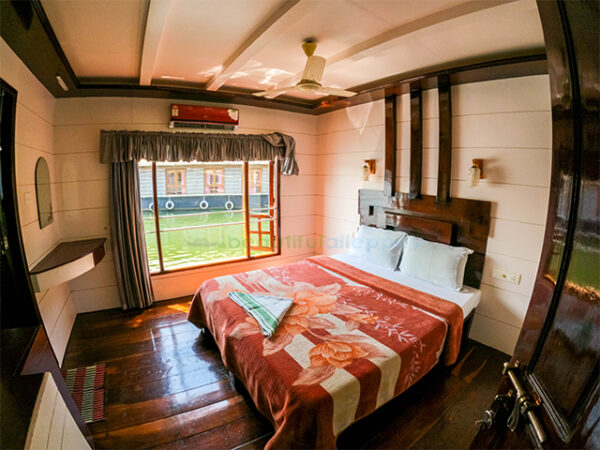 One Bedroom Deluxe Houseboat Code: DIV01 - Image 8