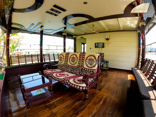 One Bedroom Deluxe Houseboat Code: DIV01 - Image 9