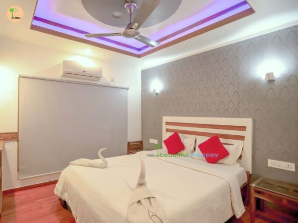 One Bedroom Premium Houseboat Code: BNU01 - Image 8