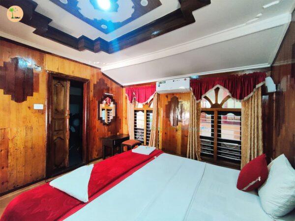 One Bedroom Deluxe Houseboat Code: VIG01 - Image 7