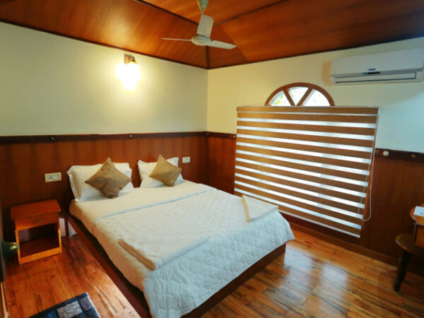 Four Bedroom Super Deluxe Houseboat CHI04 - Image 6