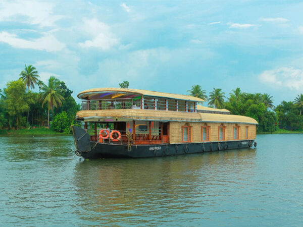 super-deluxe-houseboat