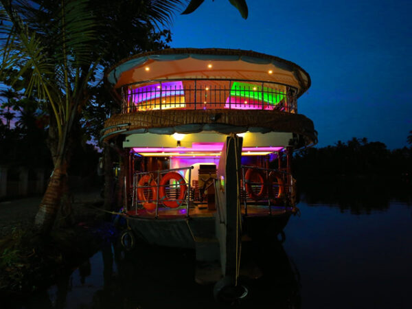 4-bedroom-super-deluxe-houseboat