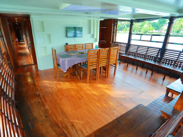 Four Bedroom Super Deluxe Houseboat CHI04 - Image 4