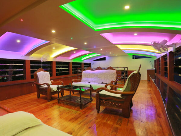 Four Bedroom Super Deluxe Houseboat CHI04 - Image 8