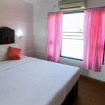 best 1 bedroom houseboat