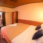 1 BEDROOM PRIVATE HOUSEBOAT