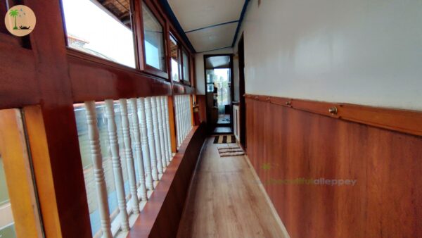 One Bedroom Deluxe Houseboat Code: BGR01 - Image 6