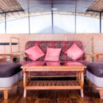 single bedroom upper deck houseboat