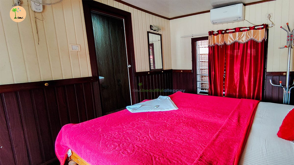 houseboat bedroom