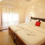 houseboat bedrom deluxe