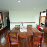 houseboat dining area