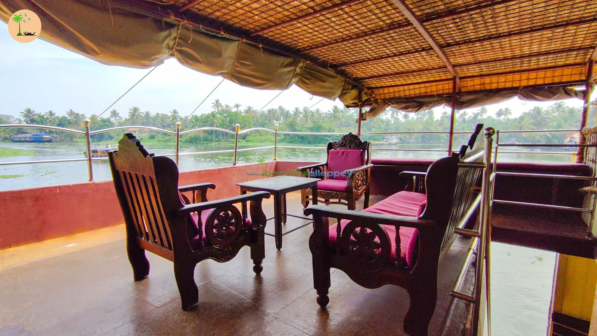 deluxe houseboat upperdeck