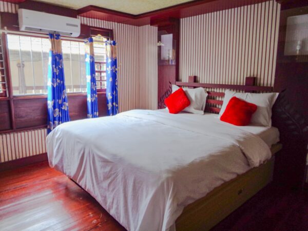 Two Bedroom Glass Covered Premium Houseboat Code: IPR02 - Image 6