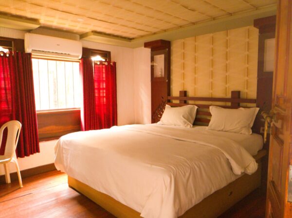 Two Bedroom Glass Covered Premium Houseboat Code: IPR02 - Image 5