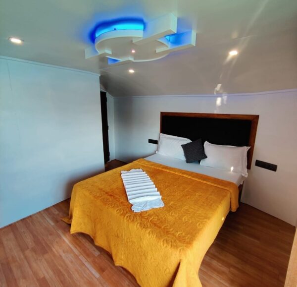 Three Bedroom Houseboat | BGRH03 - Image 5