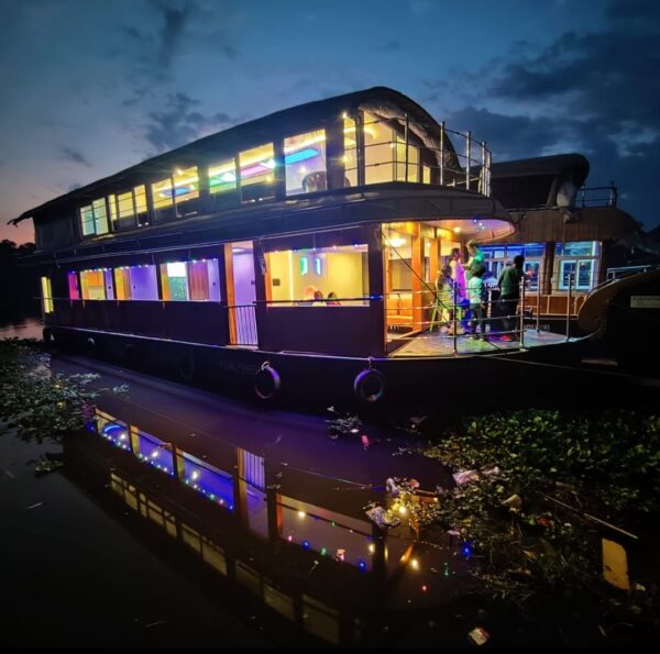 Three Bedroom Houseboat | BGRH03 - Image 8