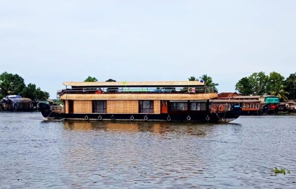 Two Bedroom Super Deluxe Houseboat Code: IPR02 - Image 10
