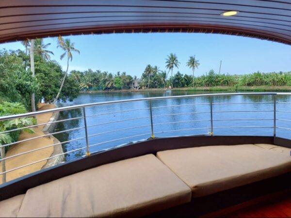 Two Bedroom Super Deluxe Houseboat Code: IPR02 - Image 9