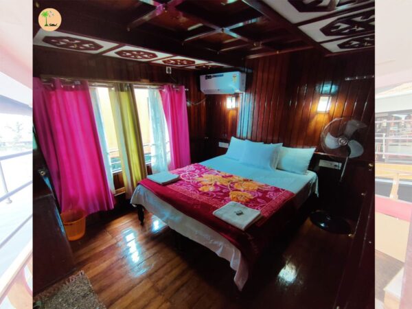 One Bedroom Deluxe Houseboat Code: MRB01 - Image 5