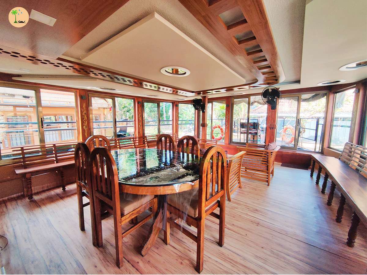 Two Bedroom Deluxe Houseboat with Upper Deck Hbcode: GRA02