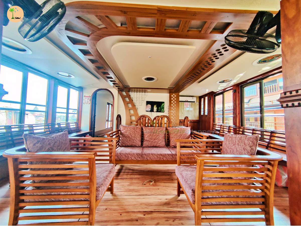 Two Bedroom Deluxe Houseboat with Upper Deck Hbcode: GRA02