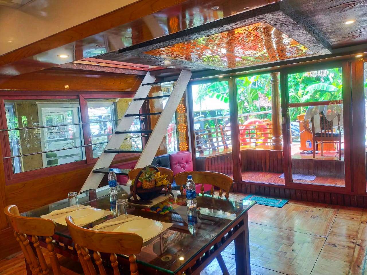 One Bedroom Premium Houseboat with Upper Deck Hbcode: BENZ01
