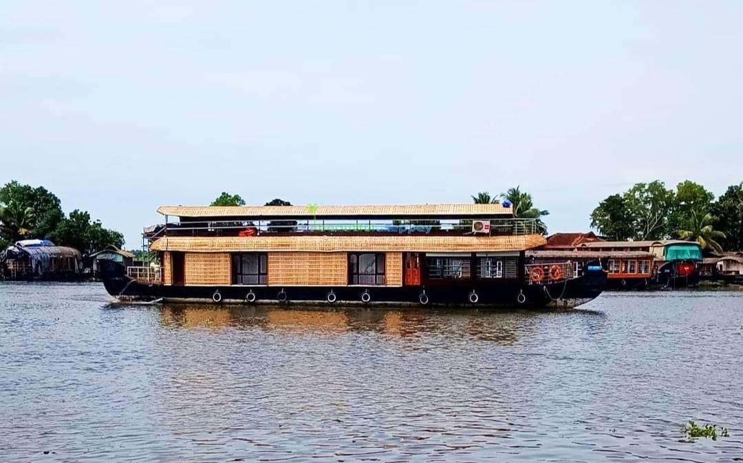 Two Bedroom Houseboat with upper deck