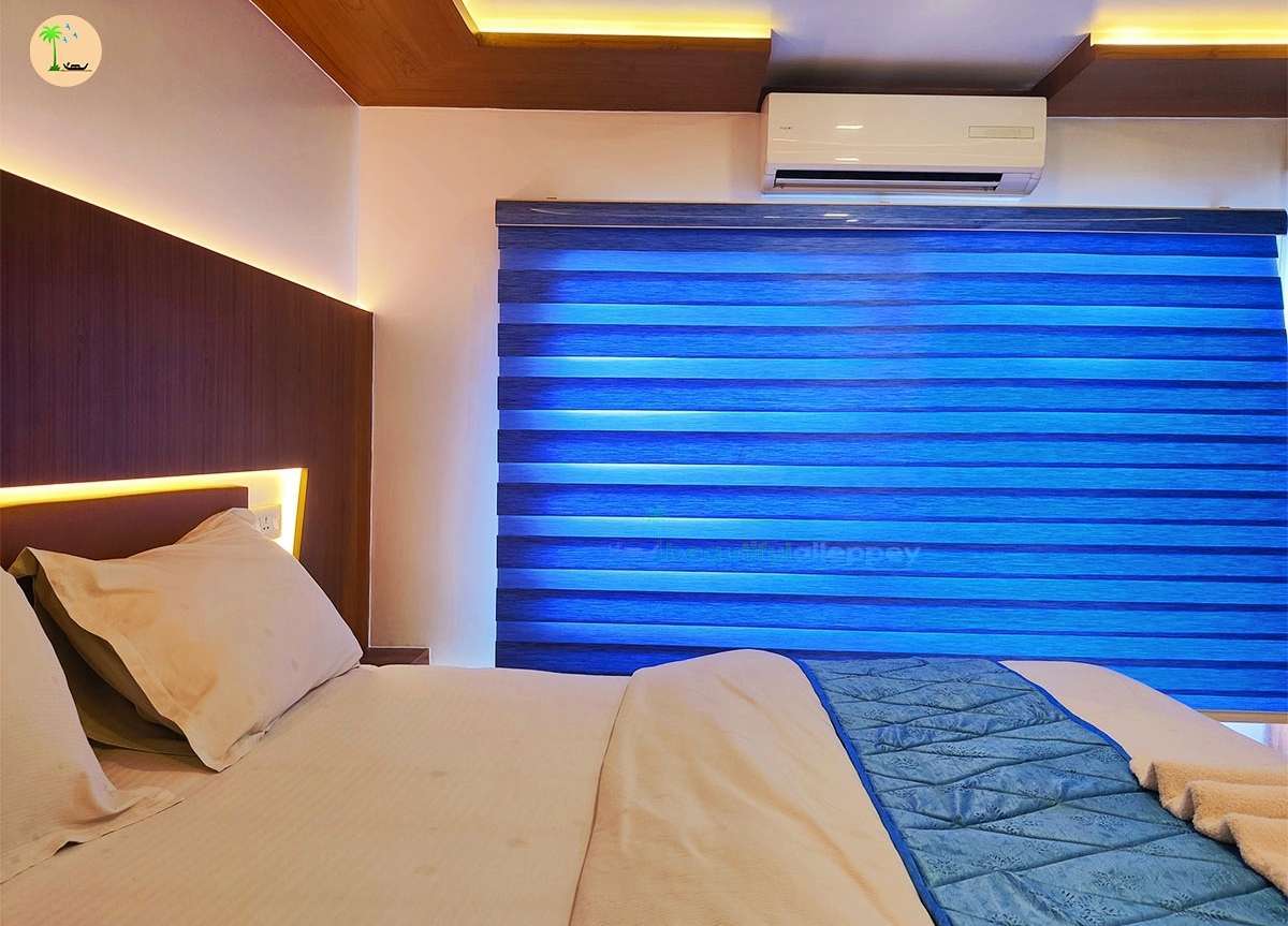 Two Bedroom Premium Houseboat with Upper Deck Hbcode: IPR02