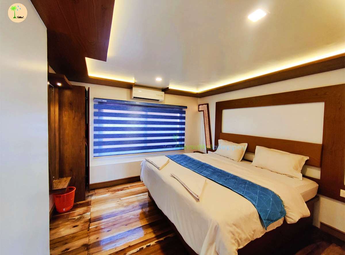 Two Bedroom Premium Houseboat with Upper Deck Hbcode: IPR02